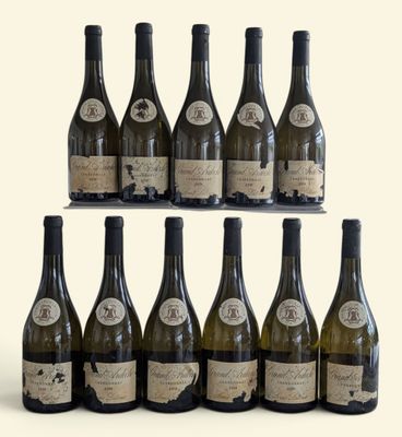 a group of bottles of wine sitting on top of a shelf