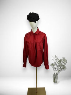Tokio Kumagaï . Vareuse en coton rouge à col bateau, manches…