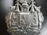 an image of a silver ring with a crown on top of it
