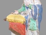 statue représentant une femme tenant un panier et portant une couronne sur la tête