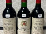 trois bouteilles de vin posées les unes à côté des autres sur un comptoir