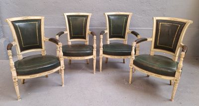 Suite de quatre fauteuils en bois peint en blanc, les dossie…