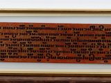 une photo d'une plaque fixée au mur d'un immeuble