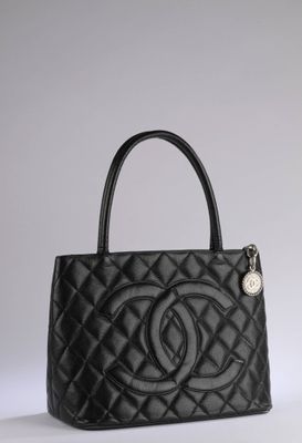 chanel black quilted tote bag