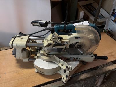 a machine that is sitting on top of a table
