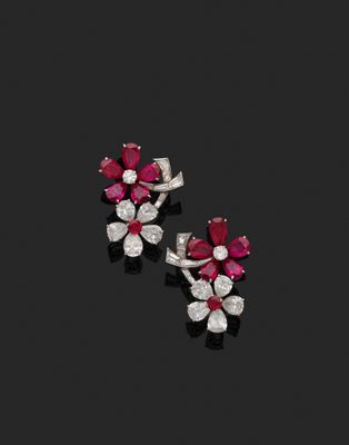 une paire de boucles d'oreilles en rubis et diamants