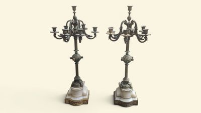 paire de chandeliers anciens en argent avec socles en marbre