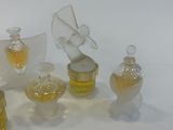 a lot of glass items that are sitting on a table