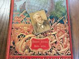 un livre sur la couverture duquel figure l'image d'un homme assis sur une table