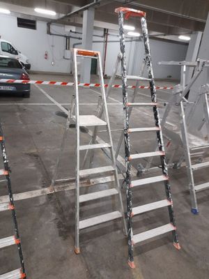 Escabeau à 7 marches et escabeau en aluminium à 5 marches - Photo 1