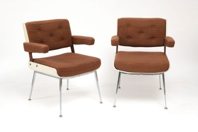 Alain RICHARD (1916-2017) Paire de fauteuils à coque en bois…