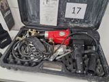 une boîte à outils contenant tout un tas d'outils