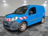 la photo d'une camionnette bleue avec une bande rouge et blanche sur le côté