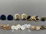 many different types of buttons and buttons on the table