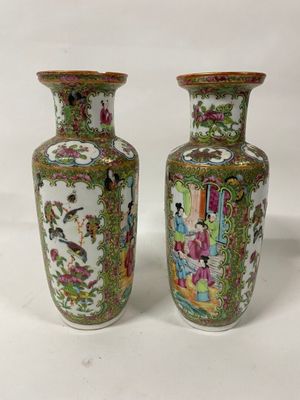 CANTON Paire de vases cylindriques Décors de personnages dan…