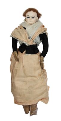 une image représentant une poupée représentant une femme en robe et avec un chapeau