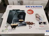 une boîte contenant une machine à café