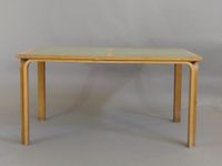 MAGNUS OLESEN, Table rectangulaire en bois lamellé-courbé (h… (photo 3)