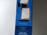une boîte de nourriture posée sur un plan de travail
