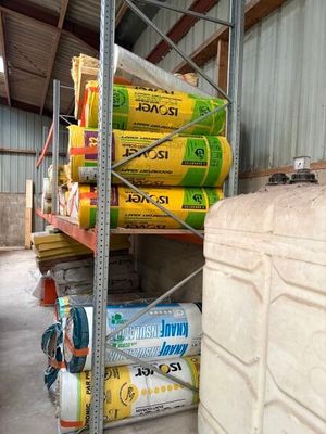 Env. 11 m de racks-étagères grandes porteuses métal galvanis…