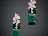 une paire de boucles d'oreilles en émeraude et diamant