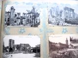 une vieille photo d'un livre contenant des images de ruines et de bâtiments