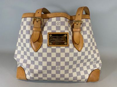 LOUIS VUITTON - Paris Modèle "Hampstead" Sac porté main en t…