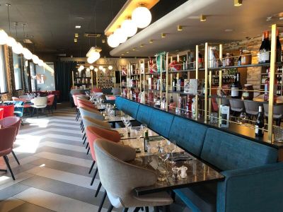 -Longue paroi de séparation à base en stratifié façon bois n…