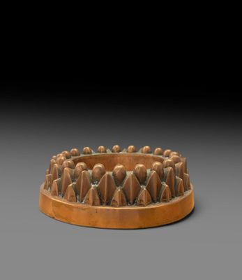 une image représentant une sculpture en bronze représentant un groupe de personnes
