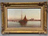 une peinture à l'huile représentant un voilier sur l'eau, avec une ville en arrière-plan