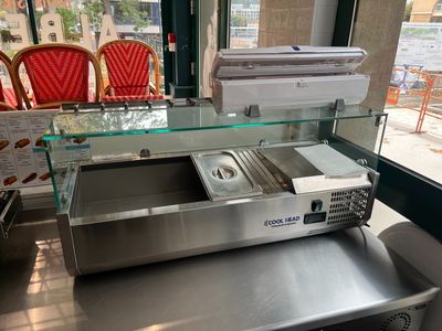 Sur désignation à VIENNE (38200) : Saladette inox COOL HEAD, plastifie