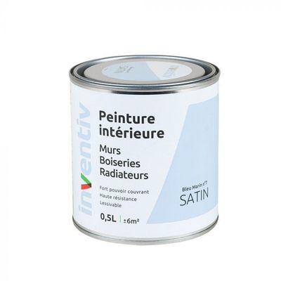 gros plan d'un pot de peinture sur fond blanc