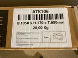 une image représentant une boîte sur laquelle est apposée une étiquette portant la mention « atk106 »
