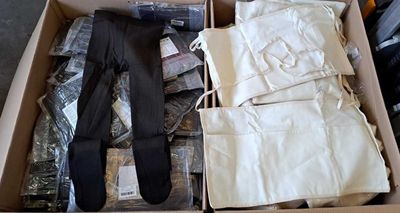 145 / 1 palette de 225 kg de tabliers, collants doublé…