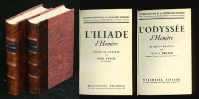 Deux livres sont posés côte à côte sur une surface noire