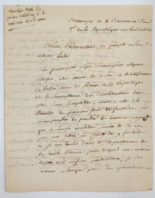 lettre manuscrite écrite à l'encre noire sur une feuille de papier