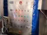 une image d'une machine qui se trouve dans un bâtiment