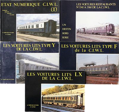 quatre livres représentant différents types de wagons sur fond blanc