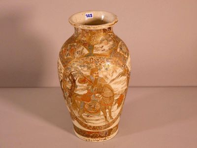 Japon, fin du XIXème siècle. Vase Satsuma (Meiji) de forme b…