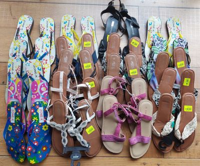 lot de 20 paires de chaussure (dont claquette et tong) neuve…