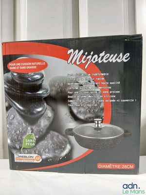 une boîte sur laquelle figurent l'image d'un bol et un bol