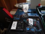 une photo d'une table sur laquelle sont posés de nombreux outils