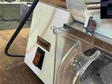 a machine that is sitting on the floor in a room