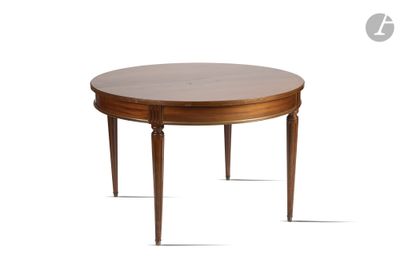une image représentant une table ronde avec un plateau et des pieds en bois