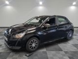 la photo d'une voiture noire garée dans un garage