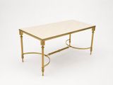 une image d'une table avec un plateau en marbre sur un fond blanc
