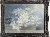 une photo d'un tableau représentant des fleurs, dans un cadre