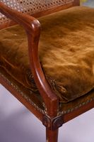 Fauteuil en acajou mouluré à dossier carré et canné, les acc… (photo 3)