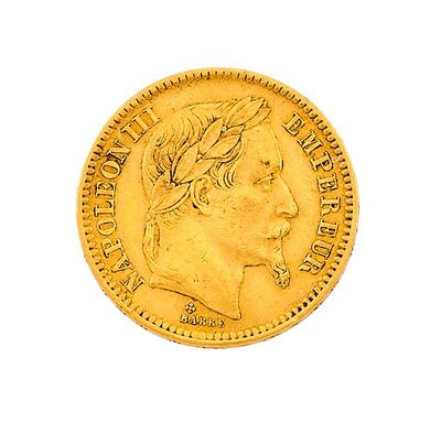 gros plan d'une pièce d'or sur une surface blanche