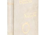 la couverture d'un livre sur laquelle figure un anneau doré